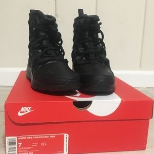 Nike Tanjun High-Rise Black Size 7